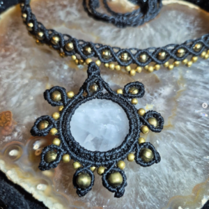 Colar em Macramê com Quartzo Rosa